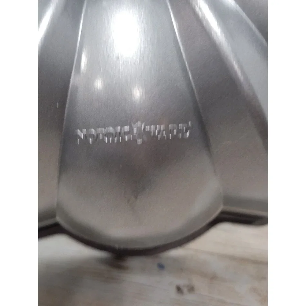 Vintage Nordic‎ War 12 Cup Heavy Duty Cast Aluminum Fluted Cake Pan Clean